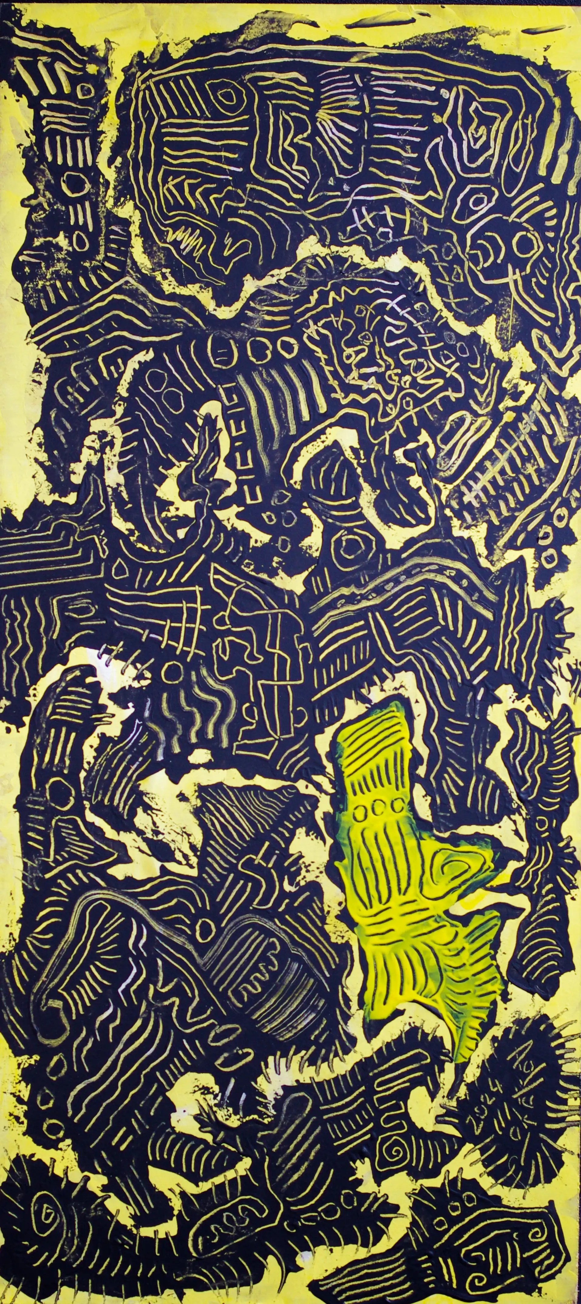 Une peinture abstraite verticale très originale et un très bon exemple d’art brut (Abstrait | Brut | Original). Il s’agit d’une peinture étroite et longue sur bois. Une approche unique de l’art traditionnel avec une touche contemporaine. Excellent. Il s’agit de sections noires irrégulières et incurvées qui s’étendent de haut en bas et remplissent la surface ou le fond, qui est jaune. Toutes les sections sont décorées de façon très esthétique. La section jaune saturée un peu plus bas aide à éviter que la composition ne devienne ennuyeuse. Il s’agit d’une œuvre d’art très originale, très dynamique et de grande qualité.